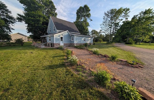 Anne's Land House | Peaceful New Glasgow Farmhouse, near Golf Courses & Beaches