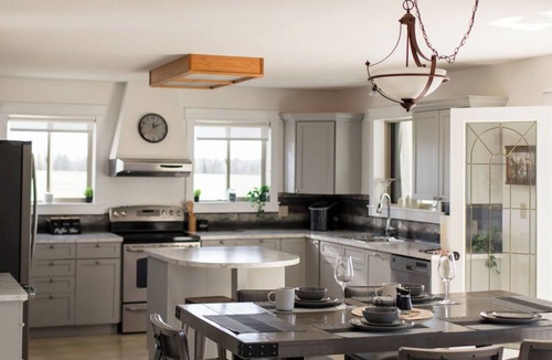 Vanderhoof House | Peaceful Private Home, 7 mins from town. With all the essentials for relaxation