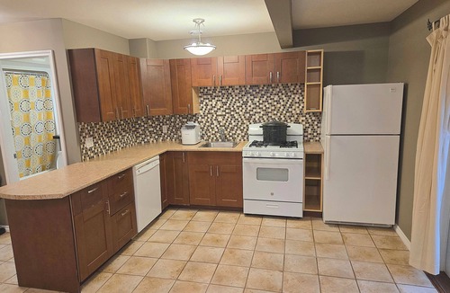 Central Okanagan House | Peaceful Suite Centrally located next to Knox Mountain and downtown Kelowna