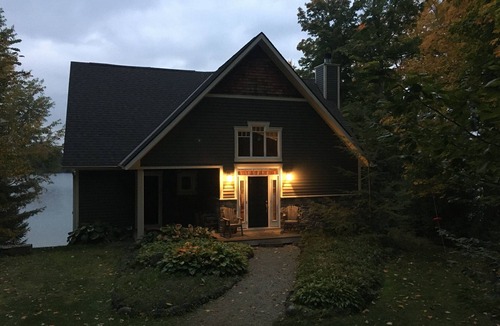 Eugenia Cottage | Peaceful waterfront family cottage on Lake Eugenia