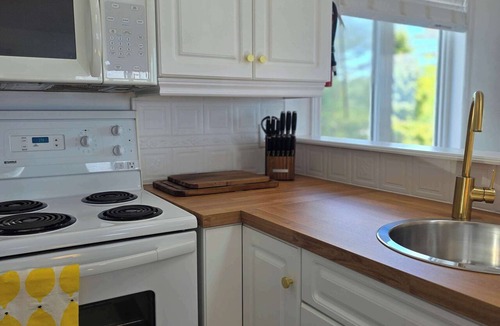 Hunts Point Apartment | Pent House at Hunts Point Beach Cottages