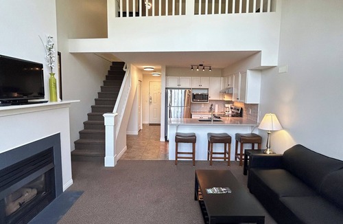 Quail Ridge Apartment | Penthouse Suite on Golf Course- 308