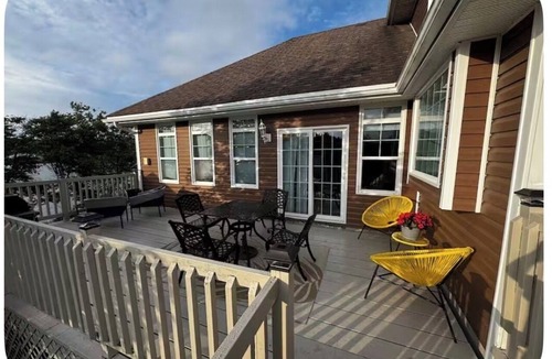 Clarke's Beach Ski Chalet | Perfect 6-bedroom chalet in lovely Clarke's Beach getaway