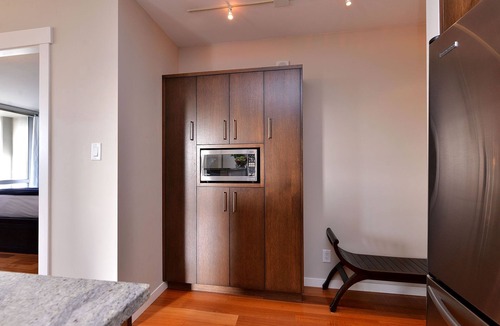 Downtown Victoria Boat Rental | Perfect Location Beautiful View Free WIFI Free Parking 2 blocks to Inner Harbour