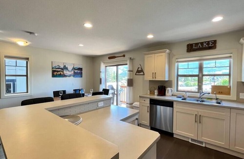 Invermere House | Perfect Mt. View Townhouse | Garage | Deck | BBQ