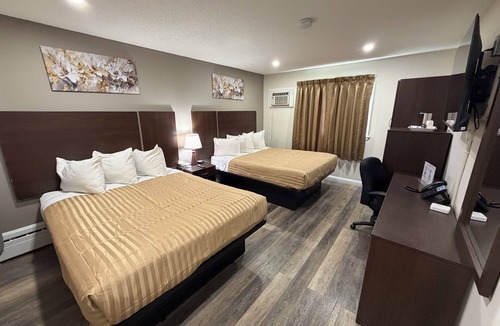 Perth Hotel | Perth Plaza Inn & Suites