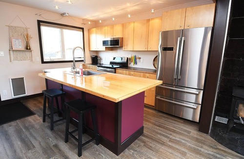 Pincher Creek House | Pet Friendly 3 Bedroom, Close to the mountains!