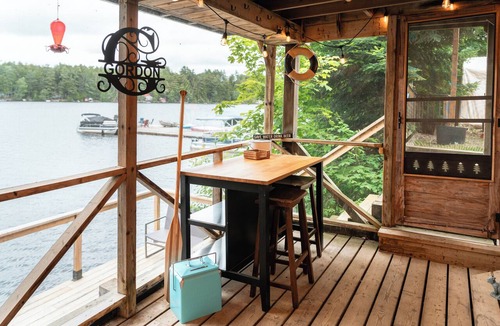Catchacoma Cottage | Pet Friendly Cabin in the Kawarthas on the Lake