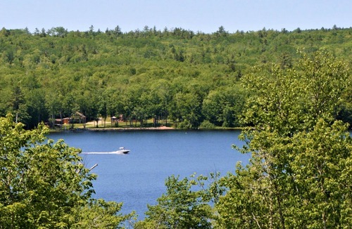 Smiths Corner Cottage | Pet Friendly Cottage at the Lake