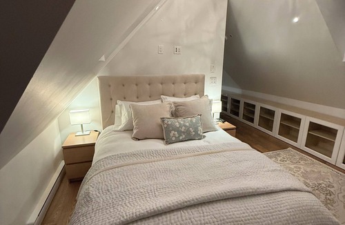 Dunbar Other | Petite Belle Chasse - A country coachhouse just minutes from downtown Vancouver.