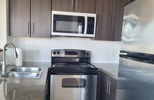 Crosstown Condo | Pets ok,sleep 5, King,Queen & Dbl Beds,2 baths,1 parkg, 1200 Sqft, Rogers Arena