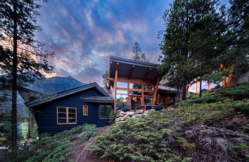 East Kootenay House | Picabo Peaks, the Pinnacle of Luxurious Mountain Getaway
