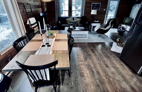 Terra Nova Cottage | Picturesque Cottage with Spacious Large Backyard and BBQ in Canada