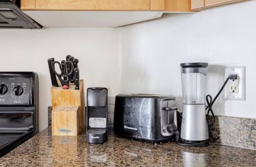 Central Waterfront Condo | Picturesque Lakeview | Extended Stay Furnished 2BR | Corporate & Family