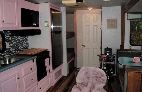 Markdale House | Pig-turesque Glamping Rental on an Animal Sanctuary for Ontario Getaway