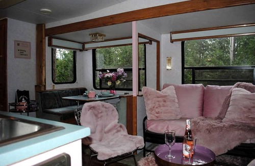 Markdale House | Pig-turesque Glamping Rental on an Animal Sanctuary for Ontario Getaway