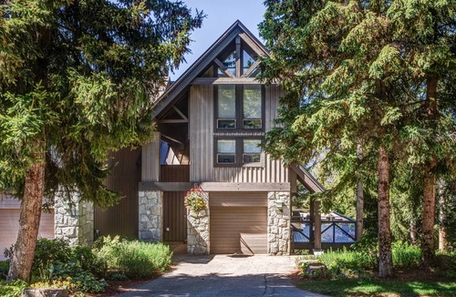 Upper Village House | Pinnacle Ridge 5 - Ski in Ski out, Private Hot Tub, Gas Fireplace