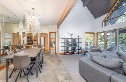 Upper Village House | Pinnacle Ridge 6 - Ski in Ski out, Private Hot Tub, Gym, Wood Fireplace