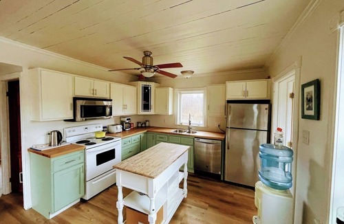 Inverness Cottage | PIPERS COTTAGE -Family & dog friendly, blending rustic charm with modern comfort