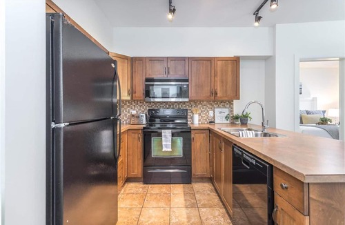 South Pandosy Condo | Playa del Sol Creek Side Getaway!