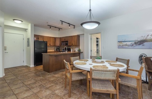 South Pandosy Condo | Playa del Sol Creek Side Getaway!