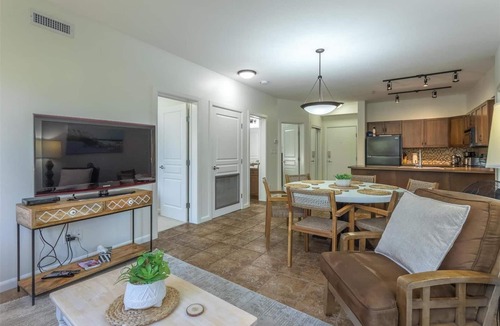 South Pandosy Condo | Playa del Sol Creek Side Getaway!
