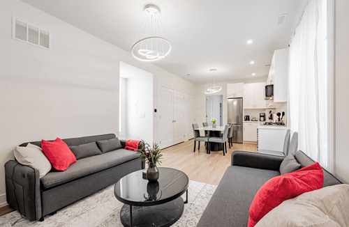 Oakwood Village Apartment | Premium new-build 3 BD,3 bath Apartment