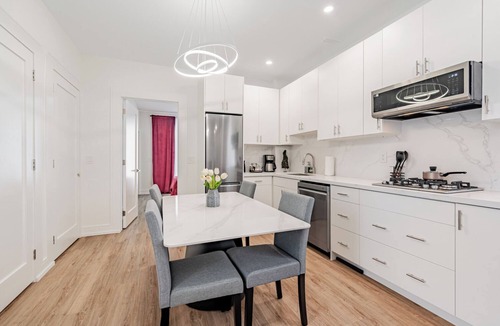 Oakwood Village Apartment | Premium new-build 3 BD,3 bath Apartment