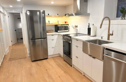 Roncesvalles Village Apartment | Premium Roncesvalles Village Retreat. 2Bdrm1Bath. New Reno with Garden Space