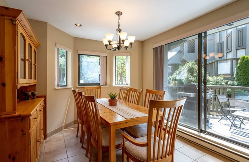 Whistler House | Prime Central Location | 5BR | Walk to Village/Lifts | Free Parking | Managed by Aloha Whistler