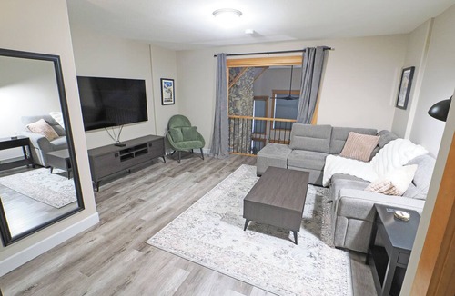 Big White Ski Resort House | Prime location - Newly Renovated Ski in/Ski Out Townhome