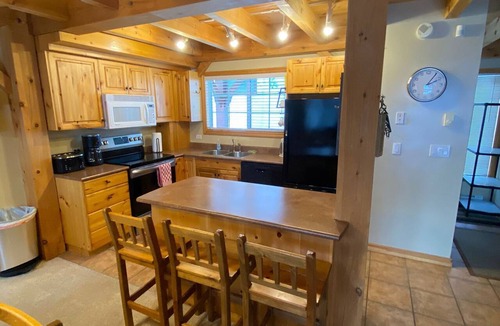 Big White Ski Resort Ski Chalet | Prime Ski-in/Ski-out Large Family-Friendly Chalet at Big White w/Hot Tub.