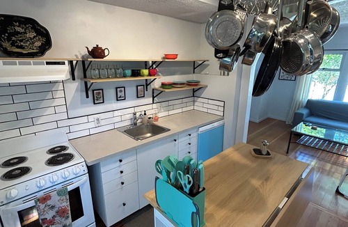 Fairfield House | Primfield Cottage is a charming, fully detached 90-day vacation rental Fairfield