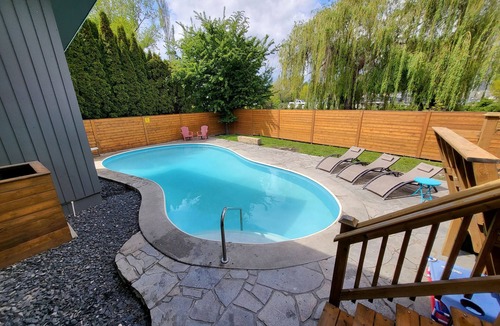 Kelowna Central Business District House | PRIMO ENTERTAINERS DELIGHT - Family home with pool and hot tub