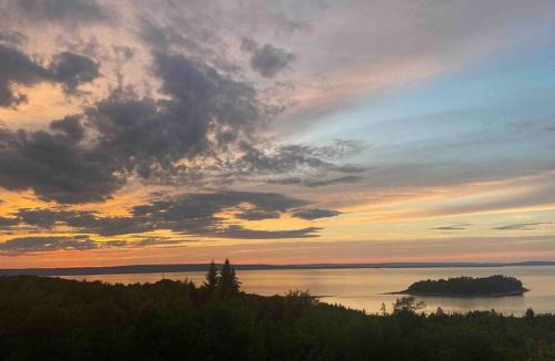 West Bay Villa | Privacy @ Bras d’Or Lakes Sun House Chalet