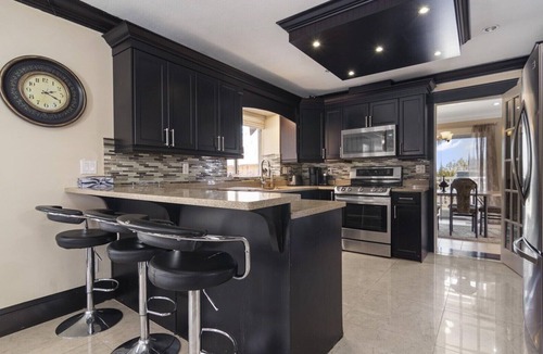 West Abbotsford House | Private 1 acre Home with a view, Close to the Highway and Mall