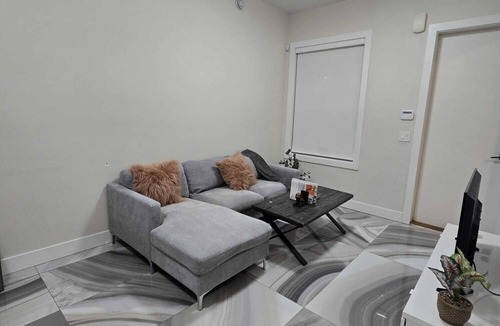 Fleetwood Apartment | PRIVATE 1BR LUXURIOUS SUITE NEAR SMH/GUILDFORD MALL, LONG TERM RENTALS WELCOME !
