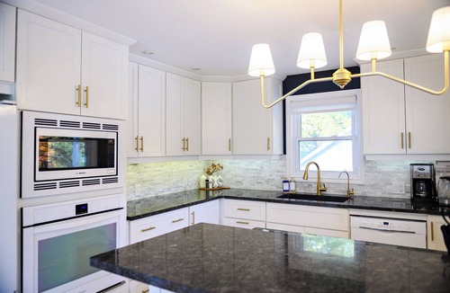 Dashwood Cottage | Private 4 Bed, 2 Bath Lakefront Home on Lake Huron