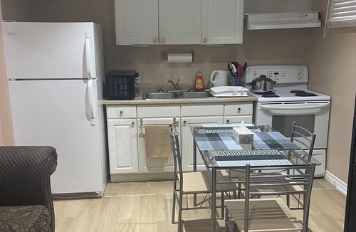 Meadowvale Village Apartment | Private and cozy apartment near Pearson International AirPort in Mississauga.