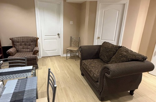 Meadowvale Village Apartment | Private and cozy apartment near Pearson International AirPort in Mississauga.