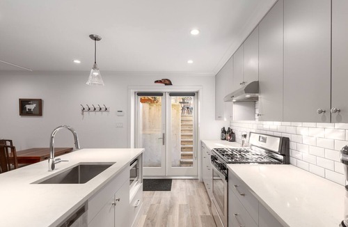 Lynn Valley Apartment | Private apartment in the quiet community of North Vancouver Lynn Valley