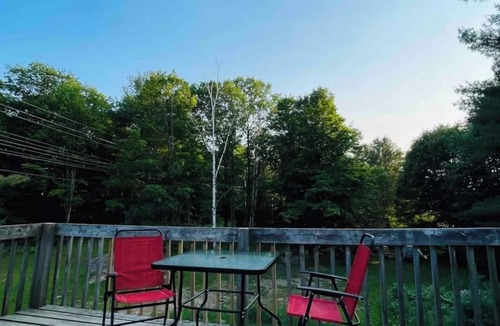 Seguin House | Private Barn Loft w/King Bed | Cozy Forest Escape