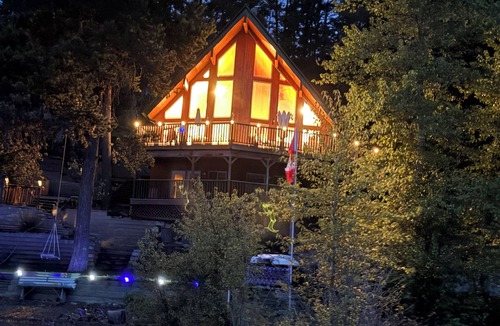Koocanusa Ranch Villa | Private beach. Exquisite 3 Level 3500 sq ft Lake House. Accommodates 14 guests.