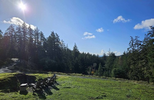 Metchosin Cottage | Private Beachy Cottage in Metchosin close to Trails and Beaches