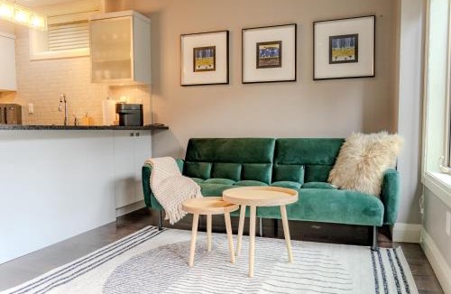 Riley Park-Little Mountain Apartment | Private Cambie Village Suite min Downtown and Skytrain
