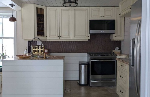 East Gwillimbury House | Private corner lot nested in the heart of the horse and trail capitol of Ontario