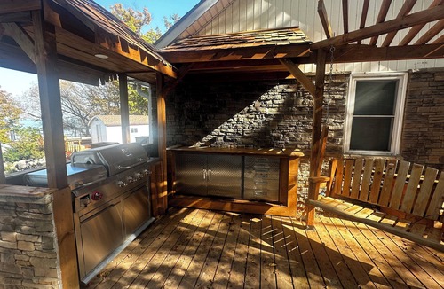 Plympton-Wyoming House | Private Cozy 2-bedroom house steps from the shore of Lake Huron