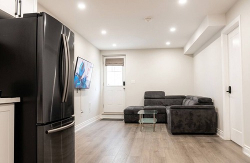Guelph House | Private & Cozy Two Bedroom Suite in Guelph