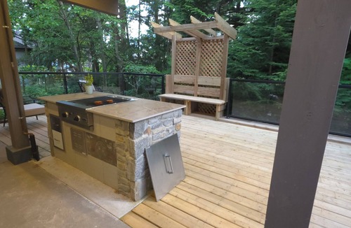 Upper Lonsdale House | Private Creekside Garden Suite - Patio, Deck, BBQ & Free Parking. Pet Friendly.