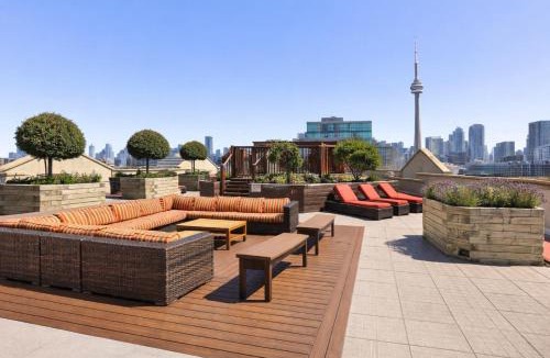Niagara House | Private Entrance Townhome - Niagara Haus